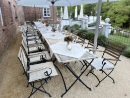 Veranstaltungslocation Terrasse mit langer Tafel Haus Hubertus