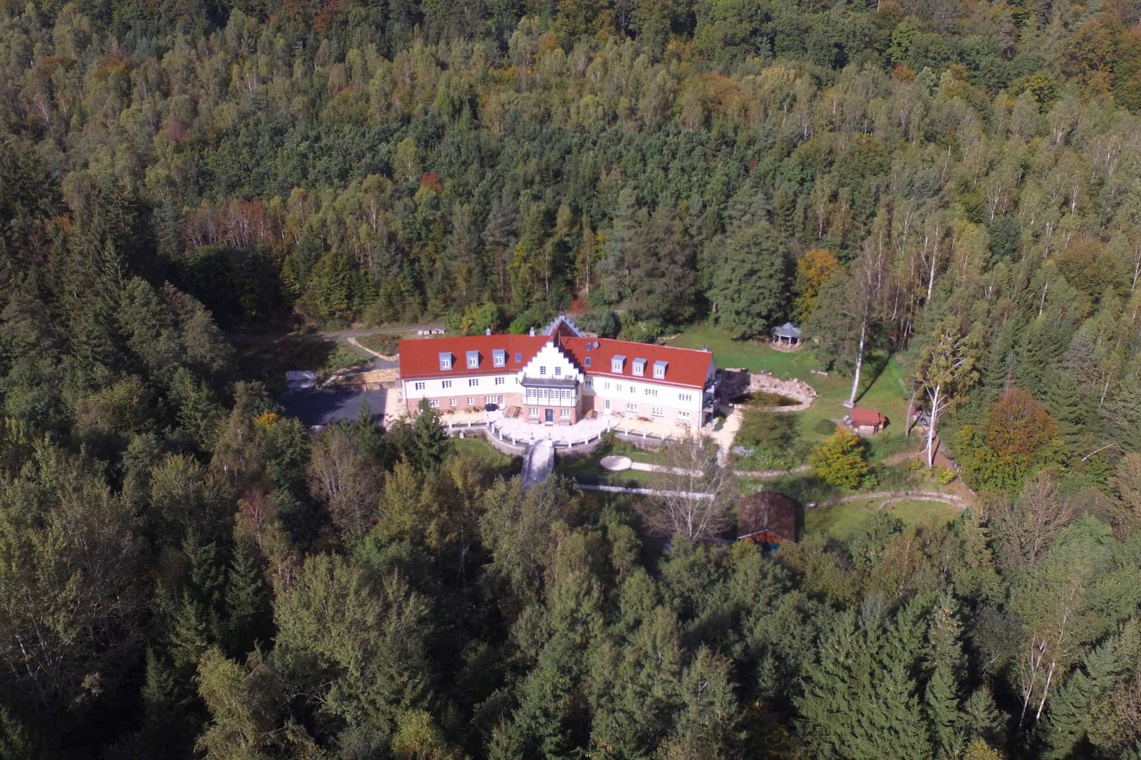 Haus Hubertus, Biebergemünd, Seminarhaus, Workshops, Hochzeit, Geburtstagsfeier, Familienfeiern, Trauerfeier, ERholung, Hochzeit, Hochzeit feiern, hochzeit location, Main Kinzig Kreis, Hochzeit Gelnhausen, Firmenfeiern, Firmenfeier, preis, Tagungspauschale, Seminarhaus,
