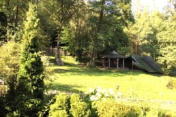 Haus Hubertus, Spessart, Gelnhausen, Linsengericht, Pavillon und Feuerstelle mit Tarp im Sommer, Seminar, Workshop, Tagung,